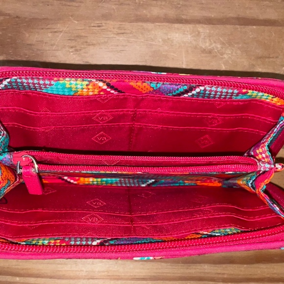EUC Vera Bradley RFID “Georgia” Quilted Wallet in Retired Rumba Pattern - Picture 4 of 7